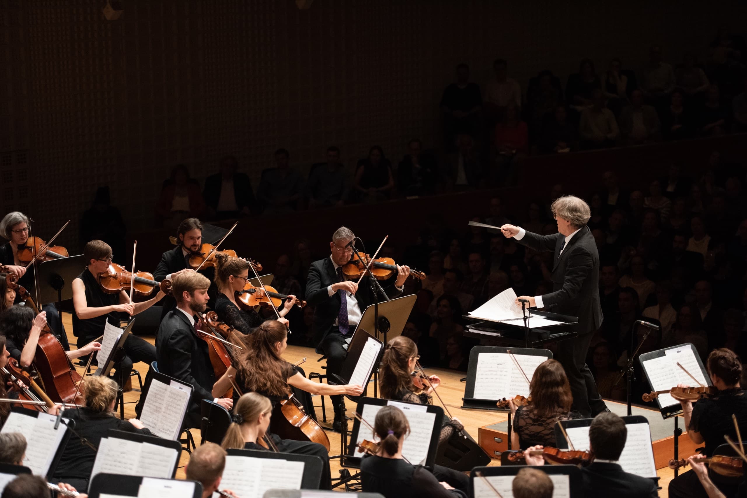 Ludwig Wicki, Dirigent und musikalischer Leiter des 21st Century Orchestra