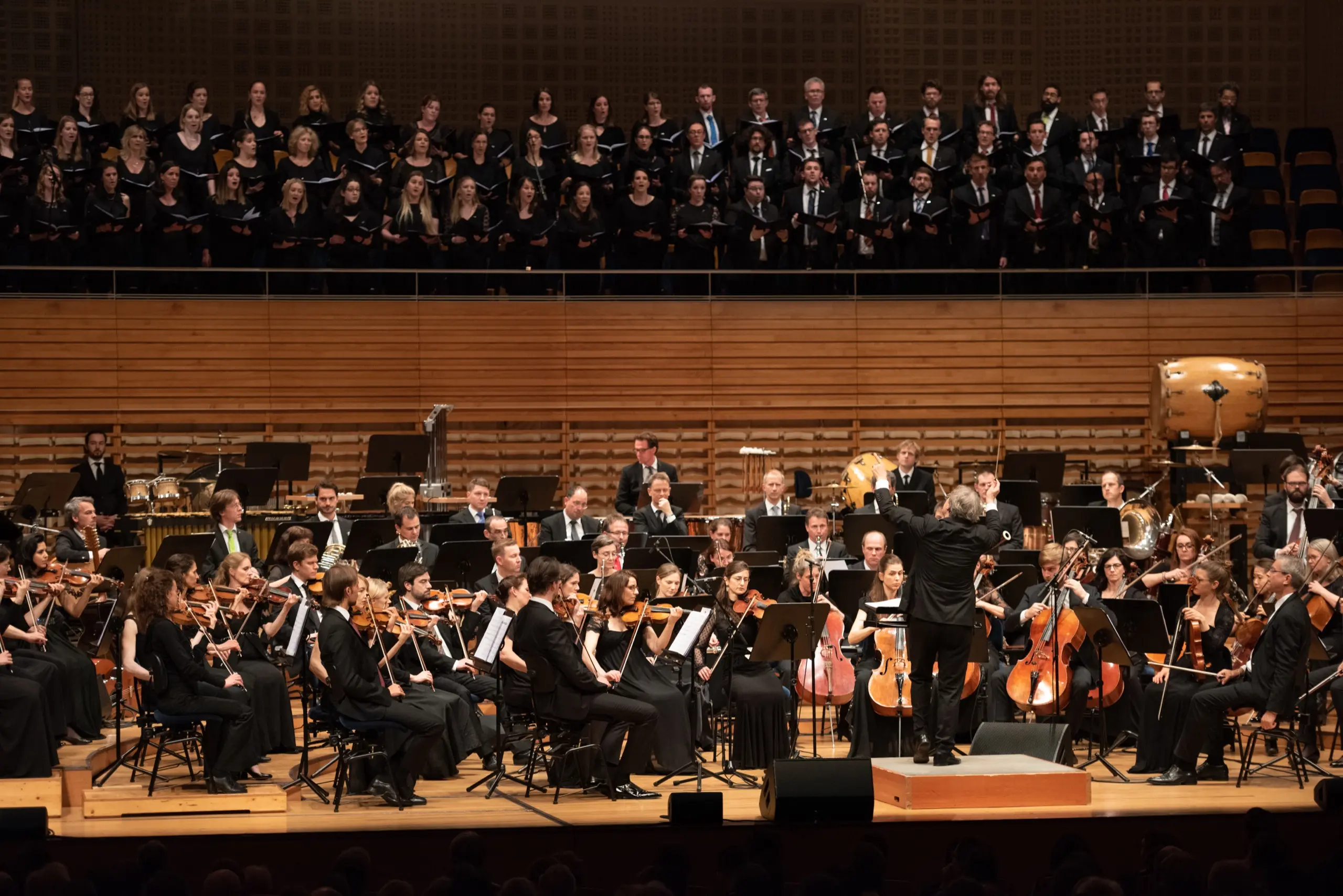 Das 21st Century Orchestra von oben im Konzertsaal des KKL Luzern