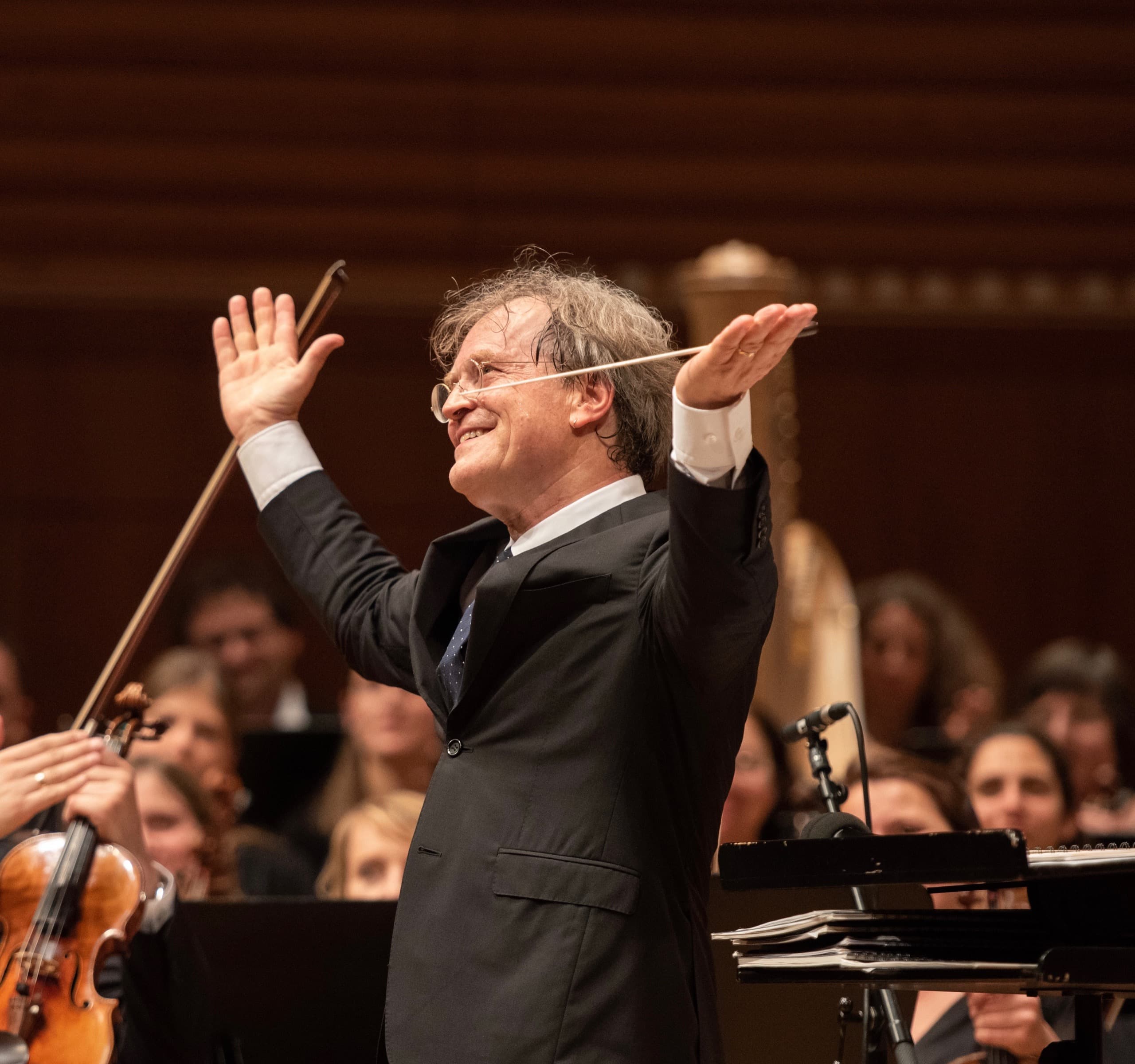 Ludwig Wicki dirigiert das 21st Century Orchestra